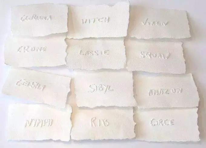 《白色謊言》，紙、棉線、鋼 ，Jivan Astfalck