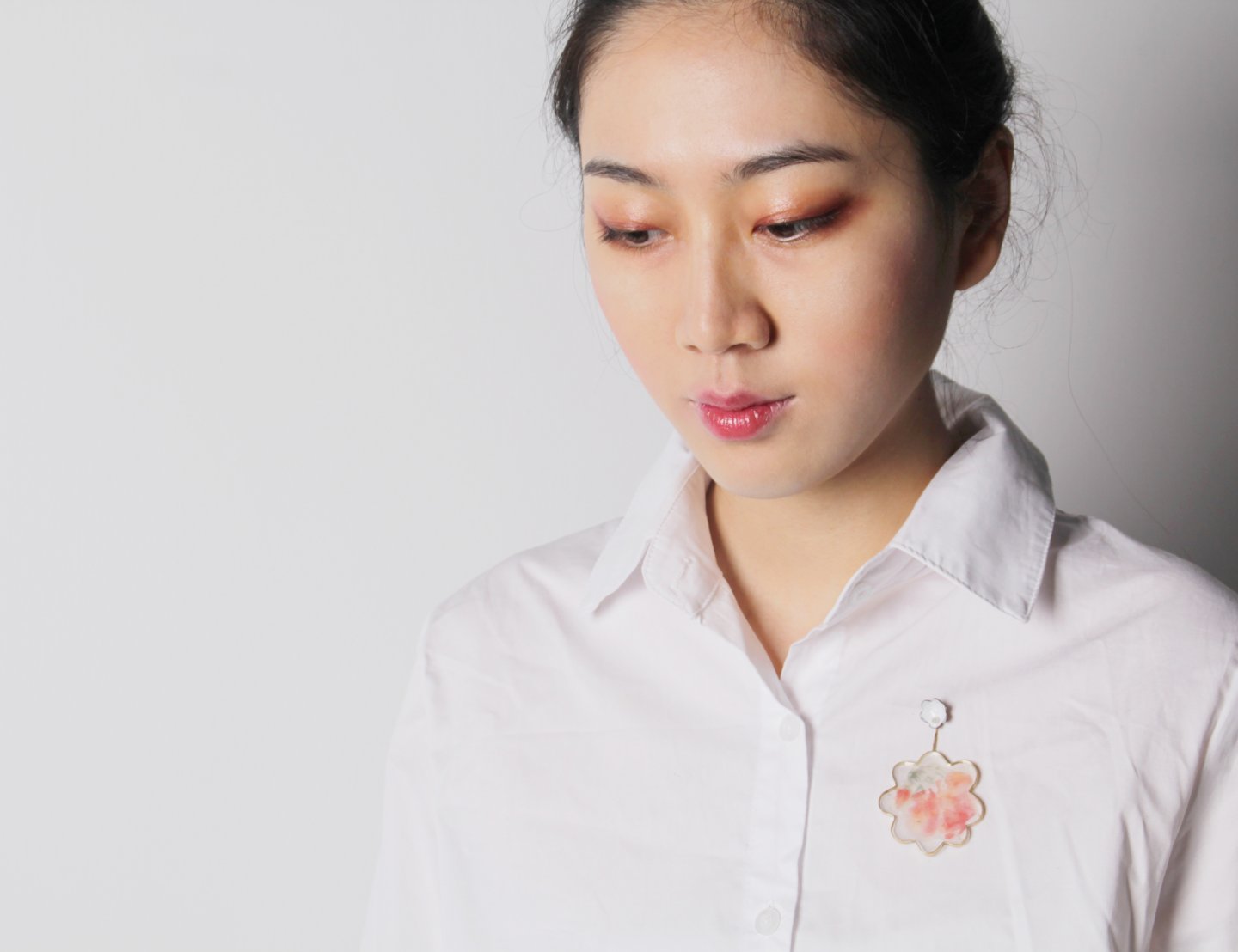 Colour Brooches Paper, Brass, Enamel, Pearl 44mmX2.5cm 2018