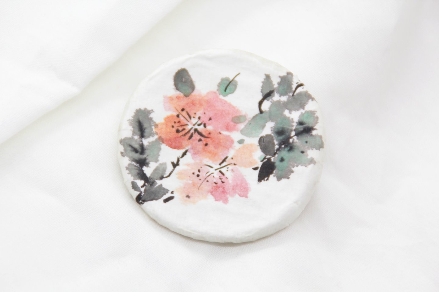 Colour Brooches Paper, Brass, Enamel, Pearl 44mmX2.5cm 2018