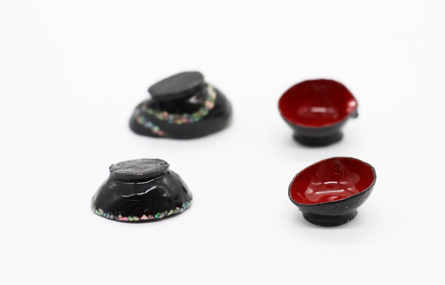 The discarded Objects Longan shells, resin, gold foil,mother of pearl,etc. 15mm &times; 25mm 2018