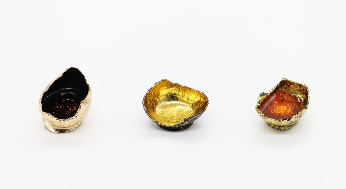 The discarded Objects Longan shells, resin, gold foil,mother of pearl,etc. 15mm &times; 25mm 2018