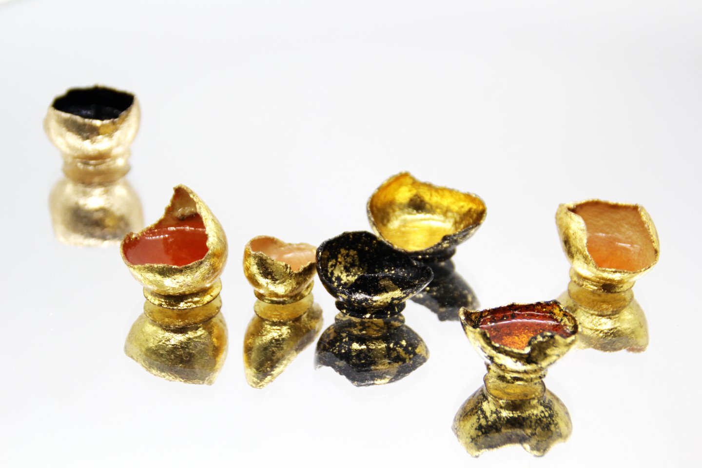 The discarded Objects Longan shells, resin, gold foil,mother of pearl,etc. 15mm &times; 25mm 2018