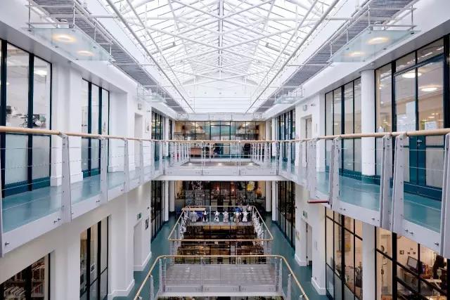 英國伯明翰城市大學珠寶學院內景