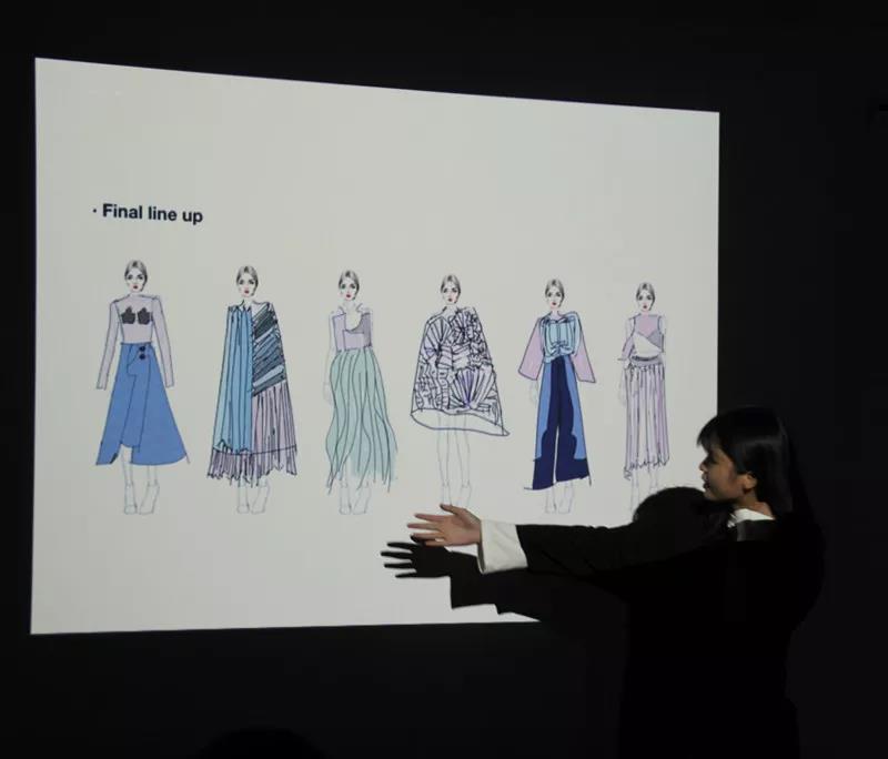 學(xué)生進(jìn)行作品演講&回答考官提問