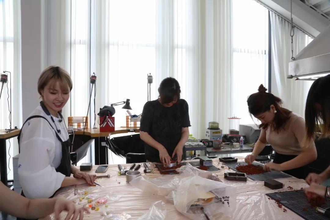 程老師、閆女士和冷女士