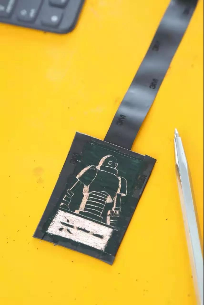 待酸蝕的金屬板