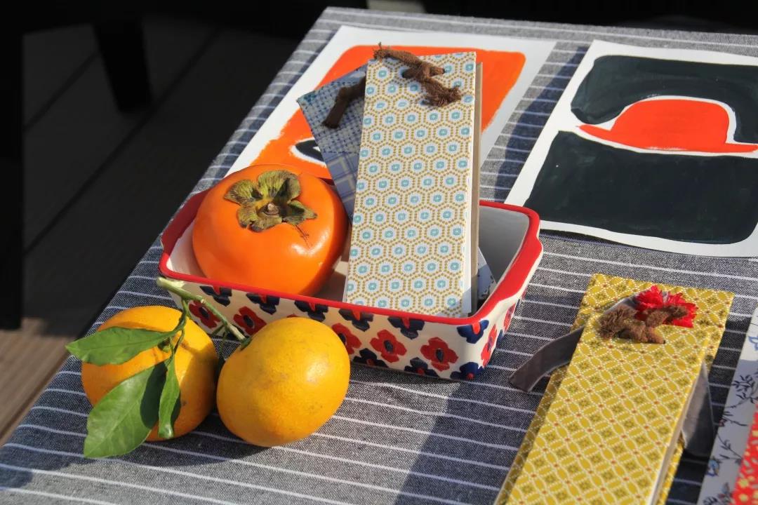 在AIVA最浪漫的頂樓天臺設立首飾、陶瓷、手作、插畫等近10個藝術攤位