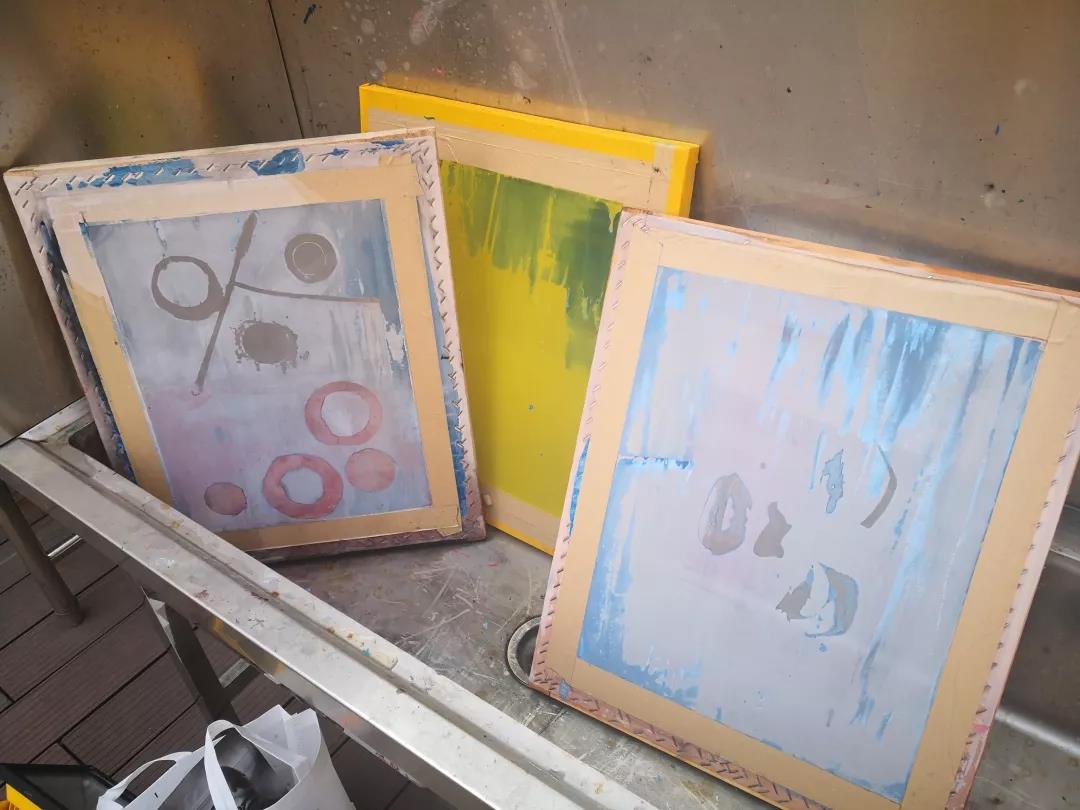 版畫工作室屋頂印畫也同時進行了一場有趣的絲網版畫工坊