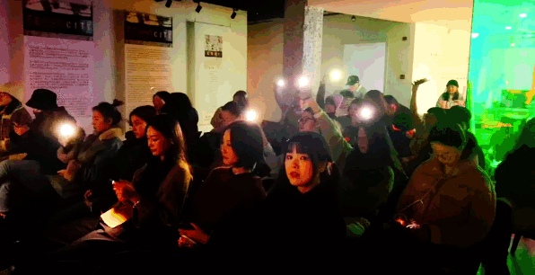 為同伴用力打CALL的同學(xué)們！