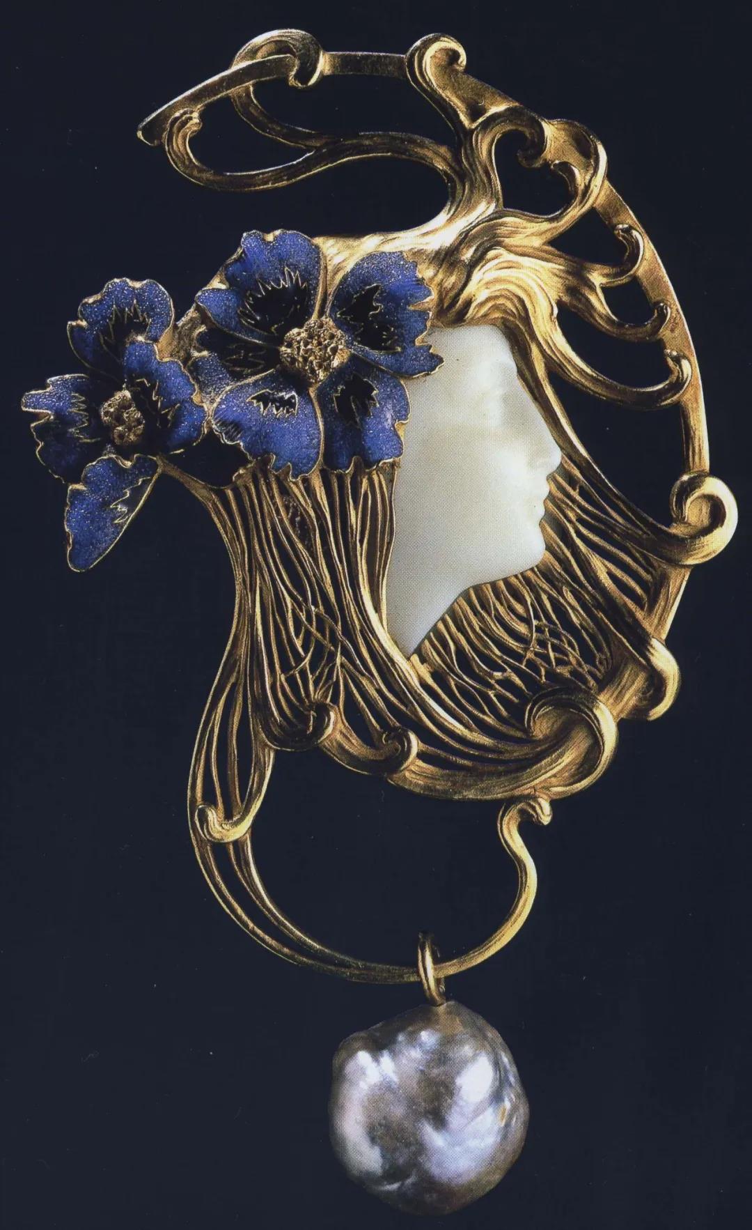 Pendant  Gold, chalcedony, enamel and pearl  Ren&eacute; Lalique  1898-1899
