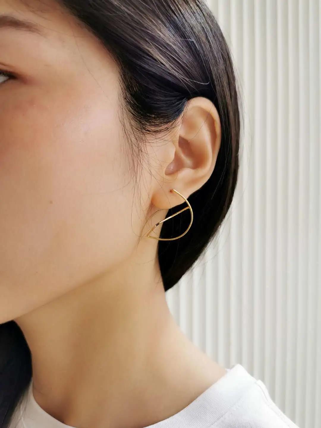 The Vanishing Cube  佩戴示意圖