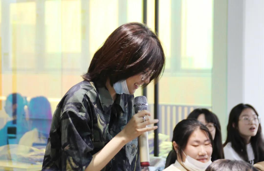 同學們進行讓人&ldquo;難忘&rdquo;的自我介紹