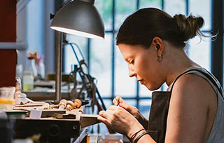 想成為珠寶設計大師？這些頂尖院校你不能錯過！